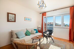 Apartment Fabula - W.balcony, 4 min Walk to Beach