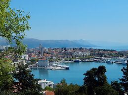 Apartment Fabula - W.balcony, 4 min Walk to Beach