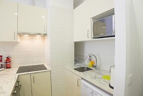 LV Premier Chiado CH7 AC Central Elevator