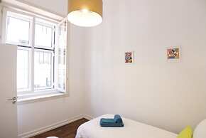 LV Premier Chiado CH7 AC Central Elevator