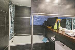 LV Premier P Real PI1 Central River Views Terrace