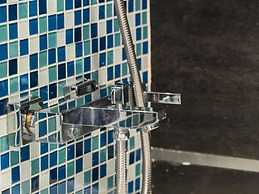 LV Premier P Real PI1 Central River Views Terrace