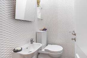 LV Premier Chiado CH9 Elevator Balconies Center