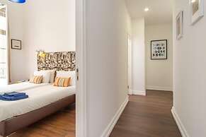 LV Premier Chiado CH9 Elevator Balconies Center