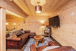 Big Log Lodge by Taylor Made Deep Creek