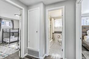 5BD Dog Friendly Family Getaway Near Downtown!