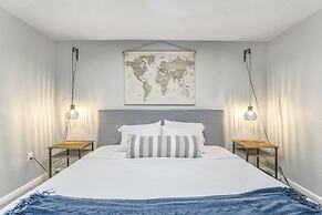 5BD Dog Friendly Family Getaway Near Downtown!