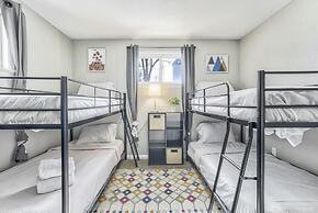 5BD Dog Friendly Family Getaway Near Downtown!