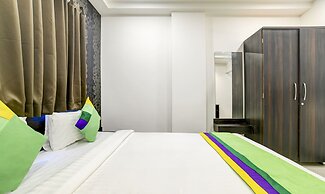 Treebo Grand Euro Pipliyahana Square