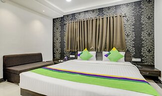 Treebo Grand Euro Pipliyahana Square