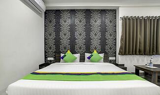 Treebo Grand Euro Pipliyahana Square