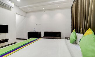 Treebo Grand Euro Pipliyahana Square