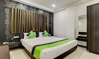 Treebo Grand Euro Pipliyahana Square