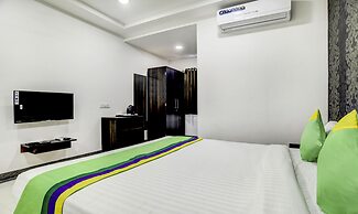 Treebo Grand Euro Pipliyahana Square