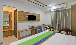 Treebo Chandraprasth Residency