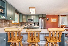 Cabin at Slope's Edge