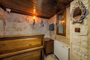 Zula Cave House
