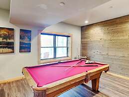 Cj's Mountain Lodge by Taylor Made Deep Creek
