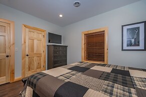 Cj's Mountain Lodge by Taylor Made Deep Creek