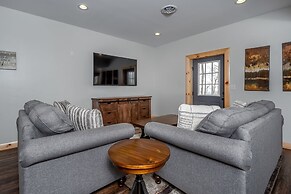Cj's Mountain Lodge by Taylor Made Deep Creek