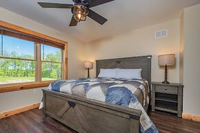 Cj's Mountain Lodge by Taylor Made Deep Creek