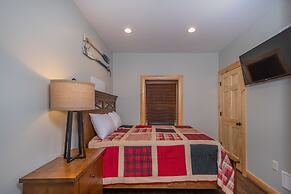 Cj's Mountain Lodge by Taylor Made Deep Creek