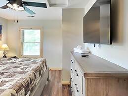 Cj's Mountain Lodge by Taylor Made Deep Creek