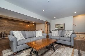 Cj's Mountain Lodge by Taylor Made Deep Creek