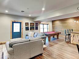 Cj's Mountain Lodge by Taylor Made Deep Creek