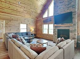 Cj's Mountain Lodge by Taylor Made Deep Creek