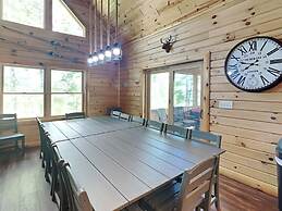 Cj's Mountain Lodge by Taylor Made Deep Creek