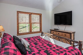 Dancing Bear Lodge by Taylor Made Deep Creek