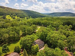 Fore Seasons Getaway by Taylor Made Deep Creek