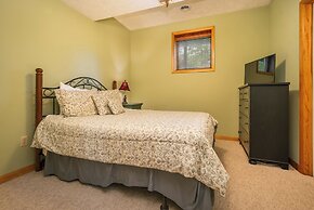 Fore Seasons Getaway by Taylor Made Deep Creek
