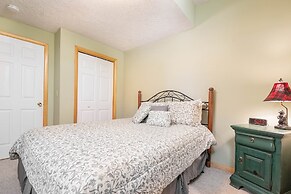 Fore Seasons Getaway by Taylor Made Deep Creek
