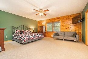 Fore Seasons Getaway by Taylor Made Deep Creek