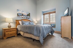 Glass Mountain Lodge by Taylor Made Deep Creek