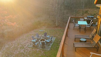 Glass Mountain Lodge by Taylor Made Deep Creek