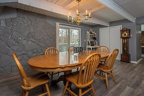Lake Life HQ by Taylor Made Deep Creek
