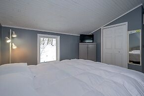 Lake Life HQ by Taylor Made Deep Creek