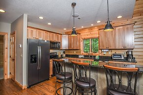 Maple Manor by Taylor Made Deep Creek