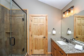 Maple Manor by Taylor Made Deep Creek