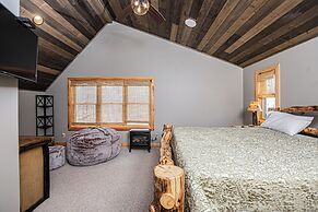 Maple Manor by Taylor Made Deep Creek