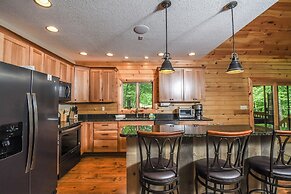 Maple Manor by Taylor Made Deep Creek