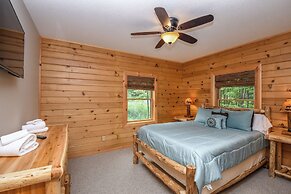Maple Manor by Taylor Made Deep Creek