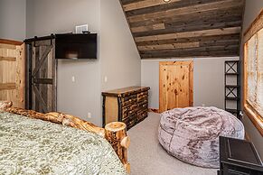Maple Manor by Taylor Made Deep Creek