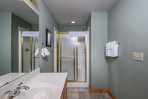 Mountain Top Lodge by Taylor Made Deep Creek