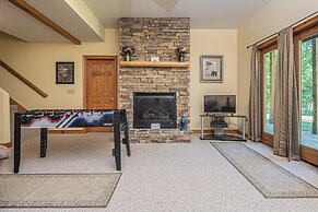 Mountain Top Lodge by Taylor Made Deep Creek