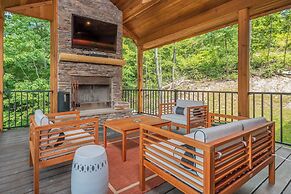 Parhelion Chalet by Taylor Made Deep Creek