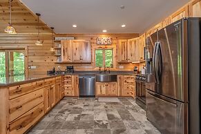 Parhelion Chalet by Taylor Made Deep Creek